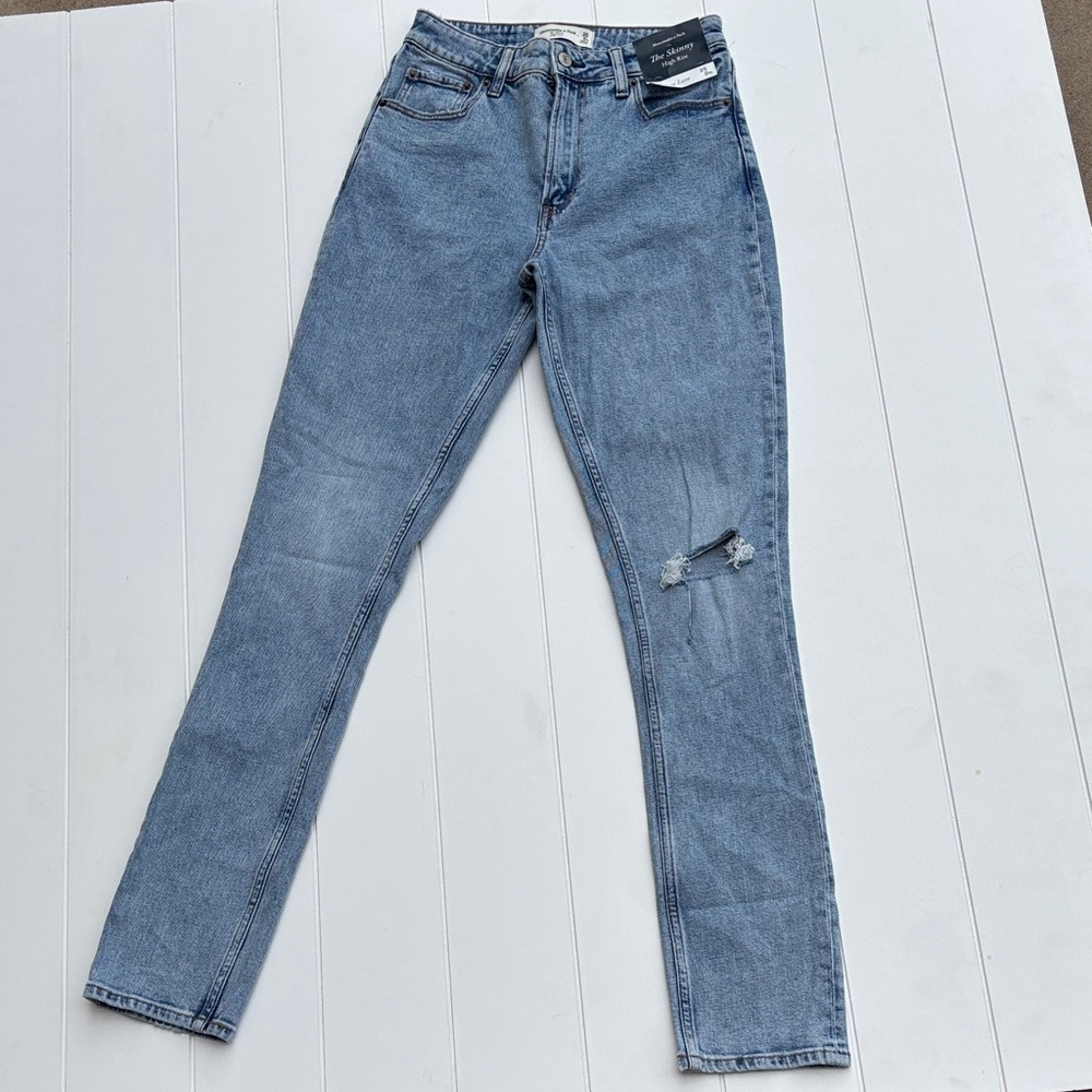 NWT Abercrombie  & Fitch The Skinny HighRise Jeanssize ! 25XL